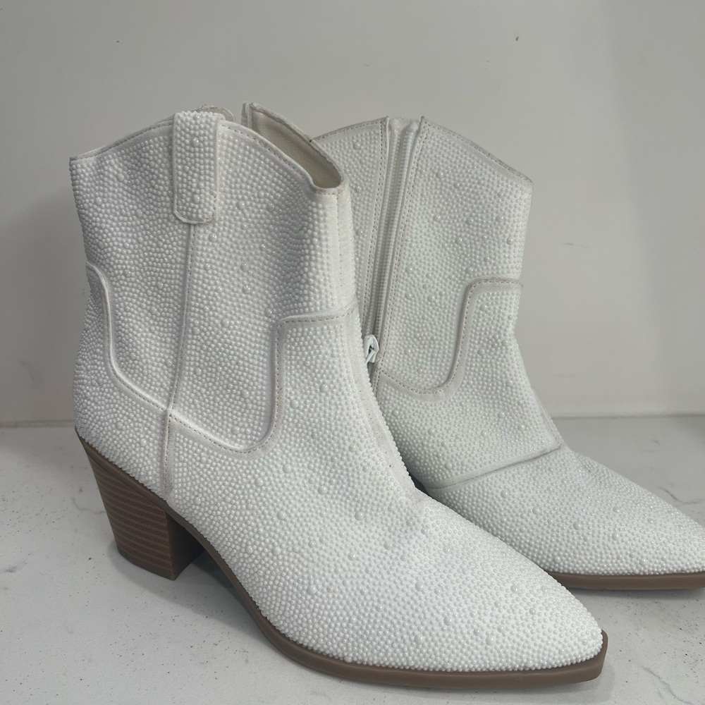 White Western Dallas Studded Ankle Boots Size 7 New